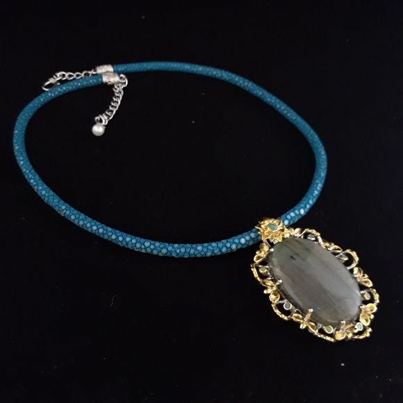 NEW! Handcrafted Labradorite and Stingray Necklace - Picture 9 of 15